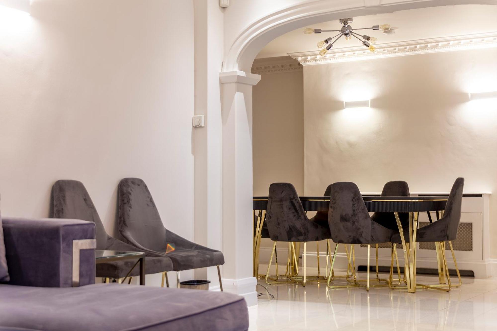 Captivating 3br Flat, 5 Min To Hyde Park Apartment